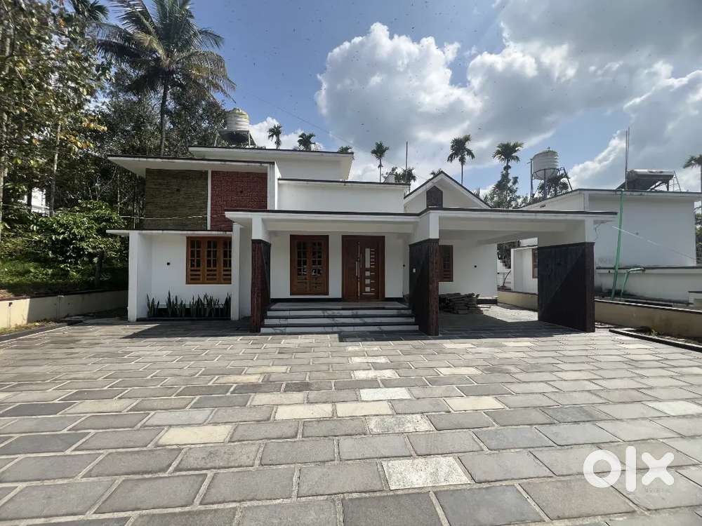 10 CENT LAND WITH HOUSE FOR SALE IN PULPALLY