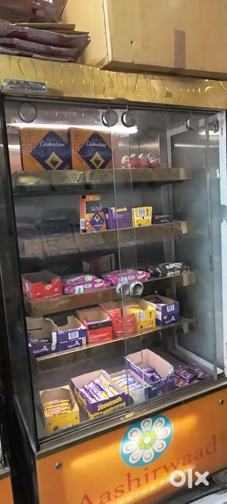 Cake pastry display counter