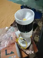 4 Light ( 2 bomb white and 2 white 50 watt ki hai