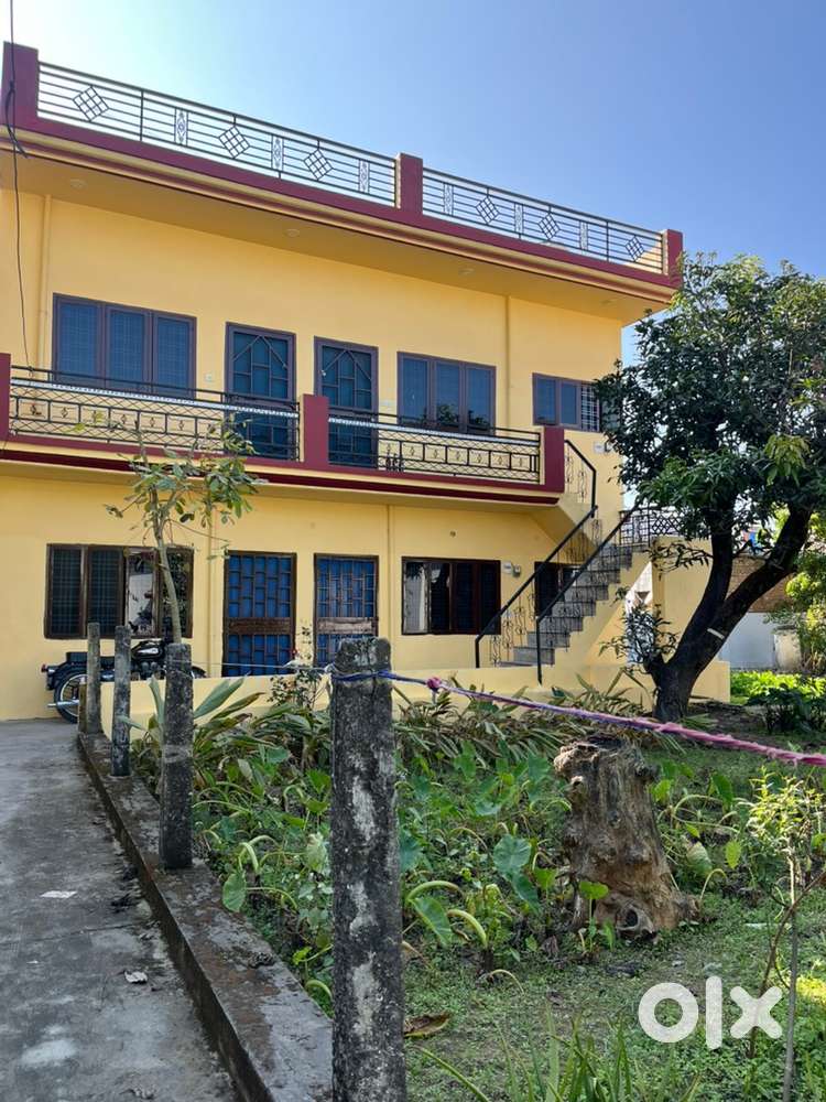 2 room set available for bachelors ( boys and girls )