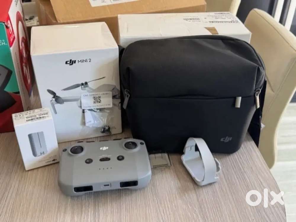 DJI Mini 2, Ultralight Foldable Drone Quadcopter with bag