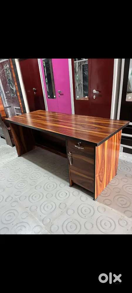 New fresh unused Boss Table Office Table size 5×2.5 feet\ size 6×3feet