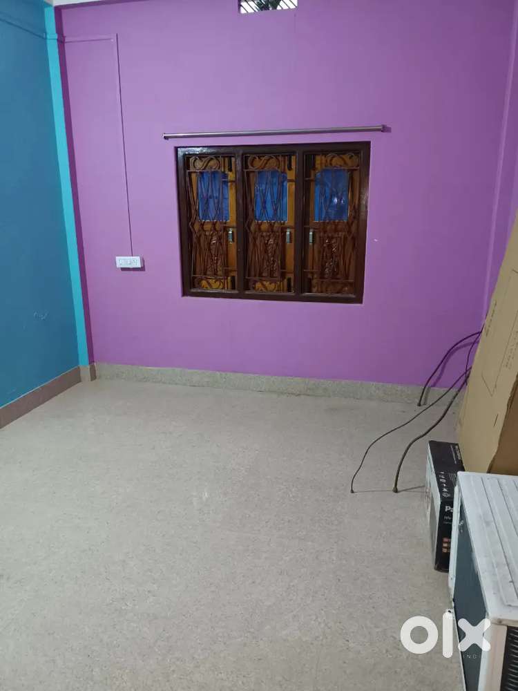 Room on rent for small family of 3 / sharing for students (3)