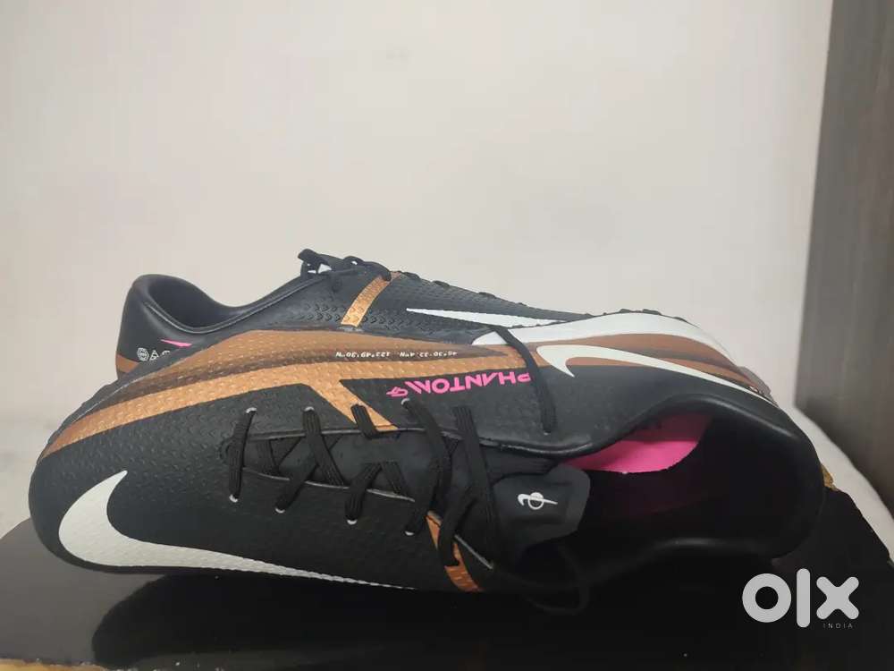 Football shoes 11 UK