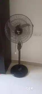 Standing Farata Fan Remi Brand Super Air