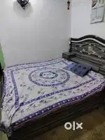 Bed  dressing table show case  sell karna hai