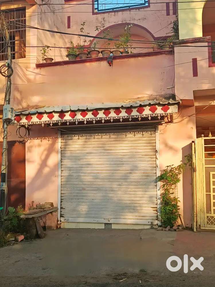 Shop for rent main road awadhpuri