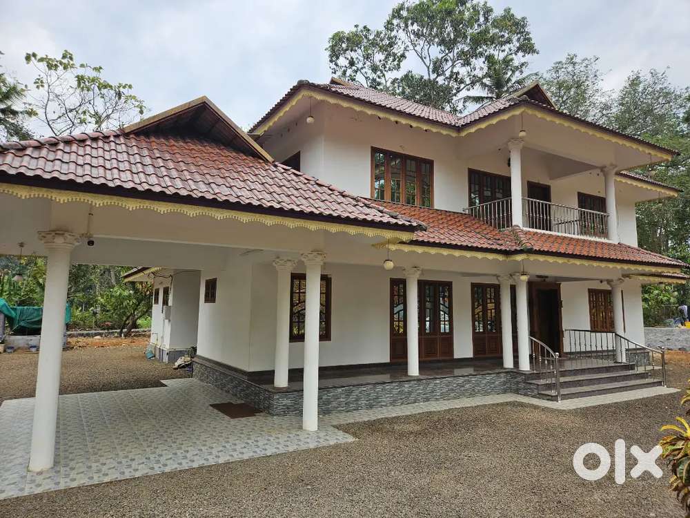 35 cent 2900 sqft 5 bedroom posh house 2 km to Kuravilangad town 2cr
