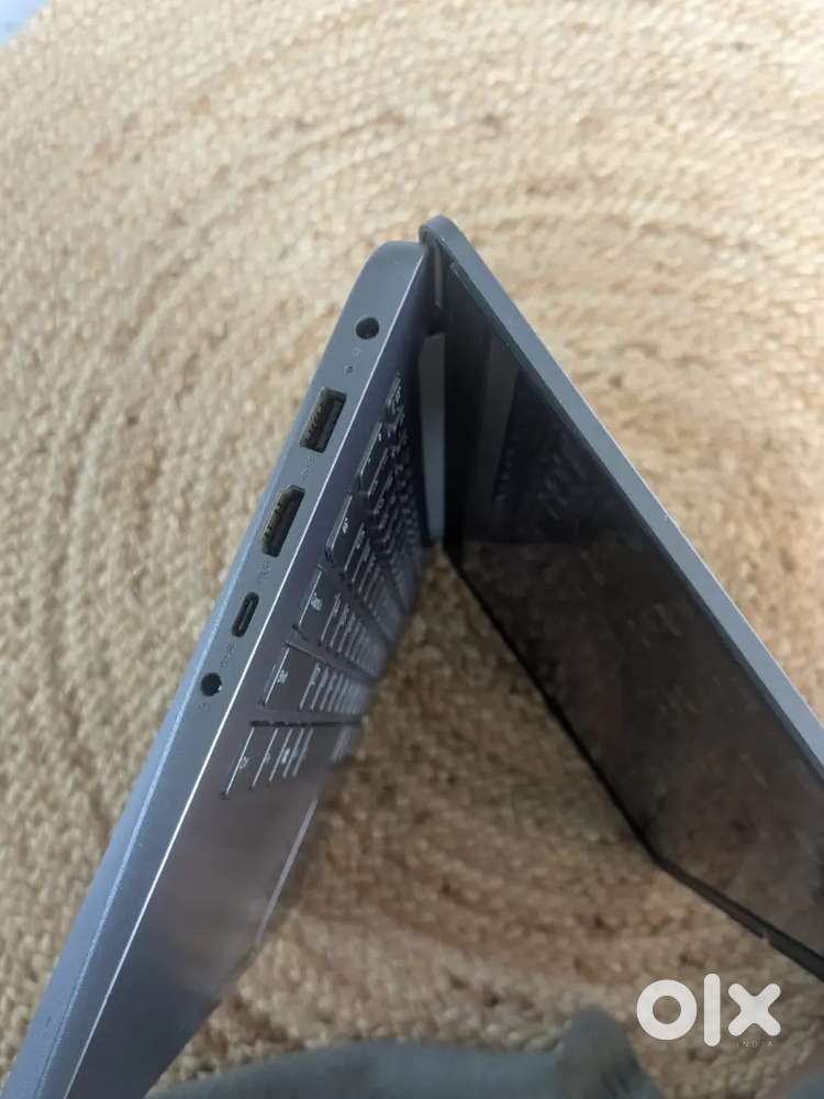 Lenovo i5 11 gen 8 gb ram 512 ssd iris xe graphic