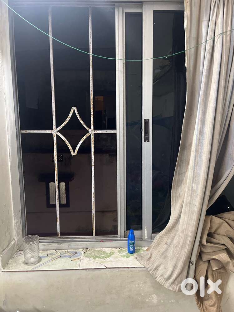 One bed for rent attached bathroom with two big window