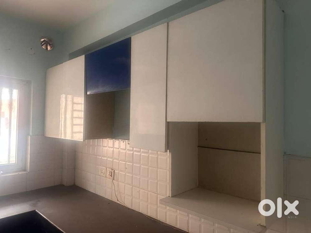 3 BHK WITH AC AND PARKING 81