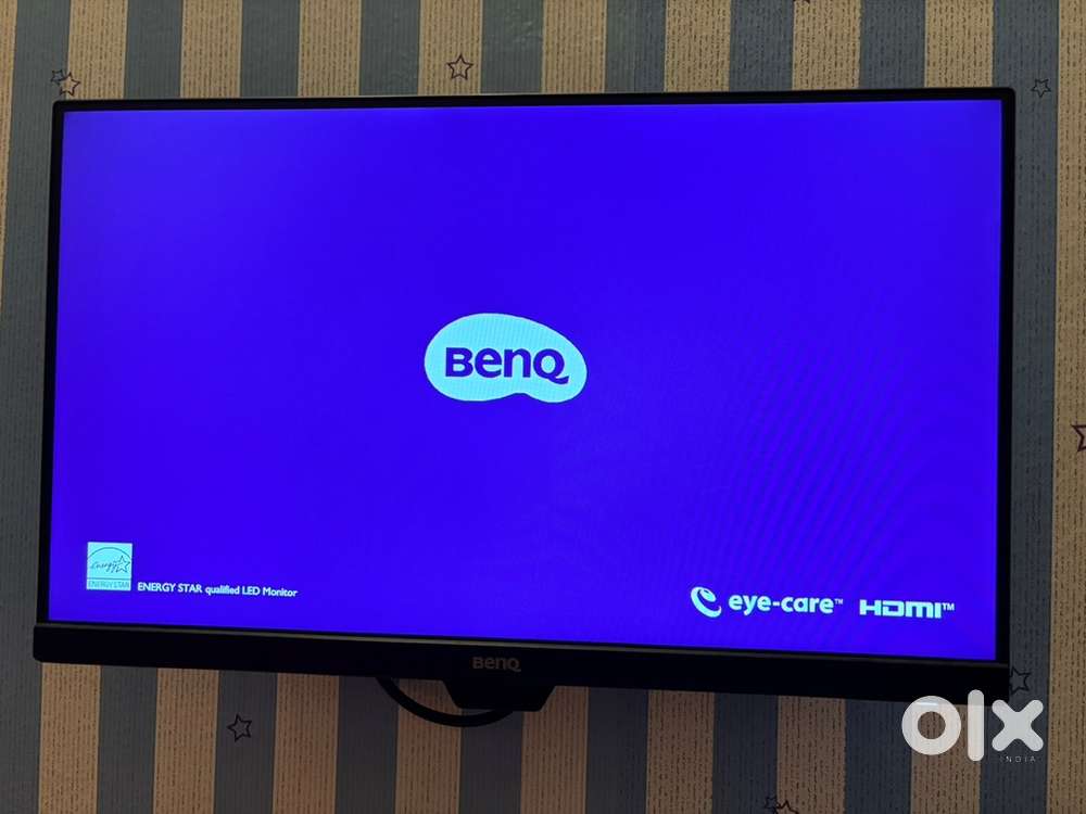 Benq 22” Bezel-Less Full HD Monitor + Table top arm/stand