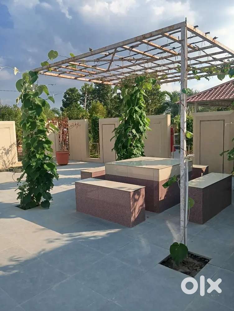 200 sqy 2 years white sandal for sale in Gurlla