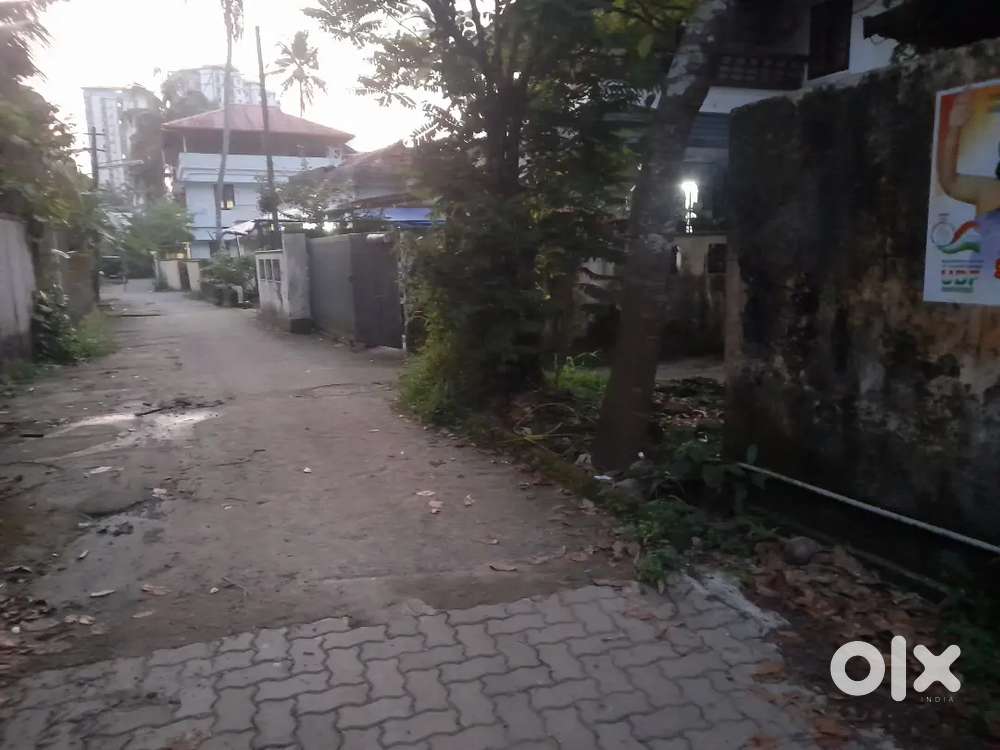 Vyttila hub near 3cent 6cent plot for sale