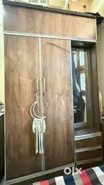 One king size bed and 1 wardrobe