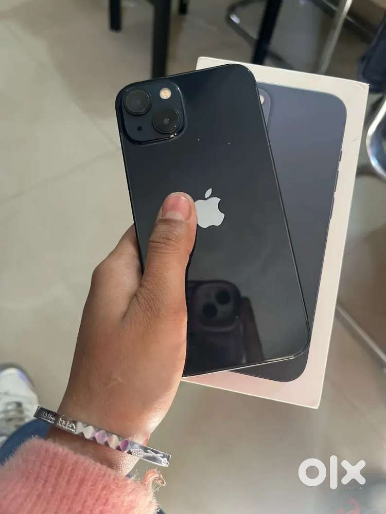 Selling my 5 month old iphone 13 bill box with all accessories