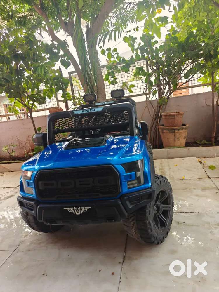 Kids 4x4 Jeep Car/ New Excellent Condition with Music & Lights