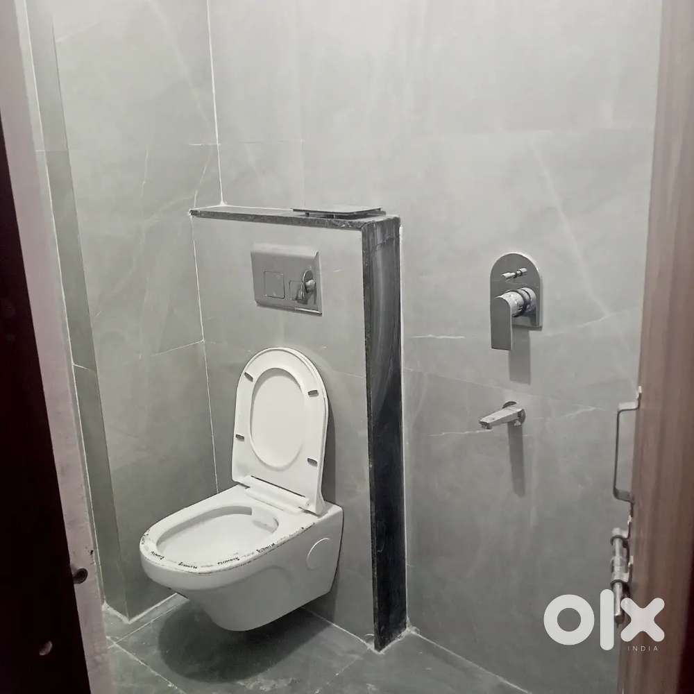 2 bhk flat available in khatiwala tank for bechlour and family