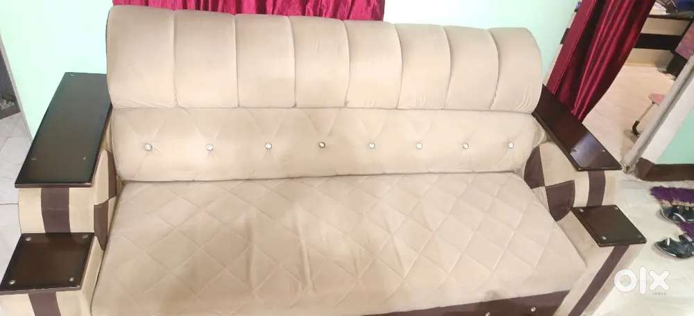 New condition sofa urgent sell