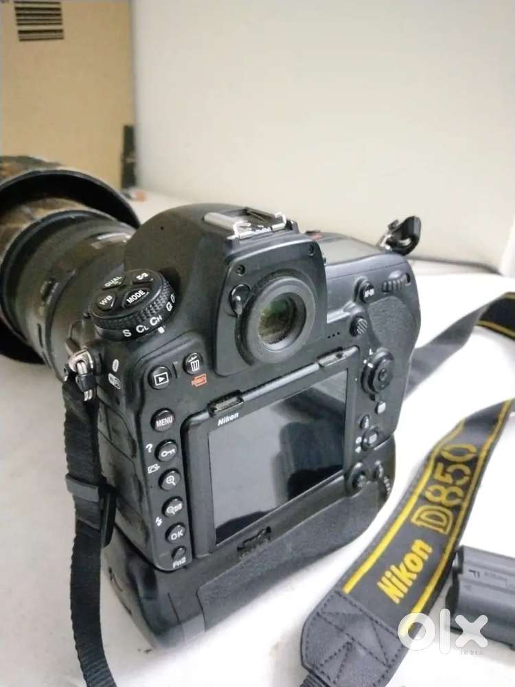 Nikon D850 + Tamron 150-600 + Battery grip + 4 batteries