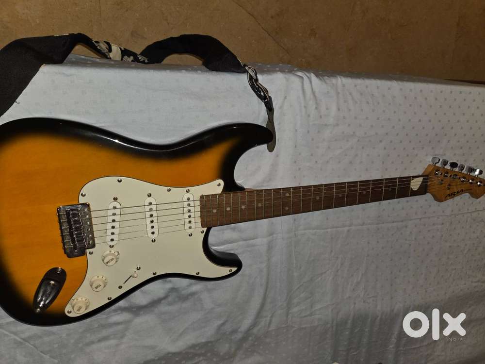 Aria STG Series electric guitar. Sunburst colour. Good condition