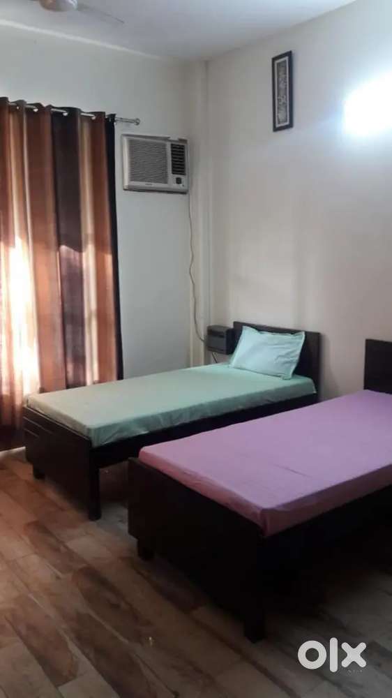 NO BROKERAGE 500+ Classy Boys PGs with meals & amenities in Noida!