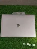 Apple MacBook Pro 15-inch(2018, Touch Bar)–Core i7 16GB RAM 256GB SSD