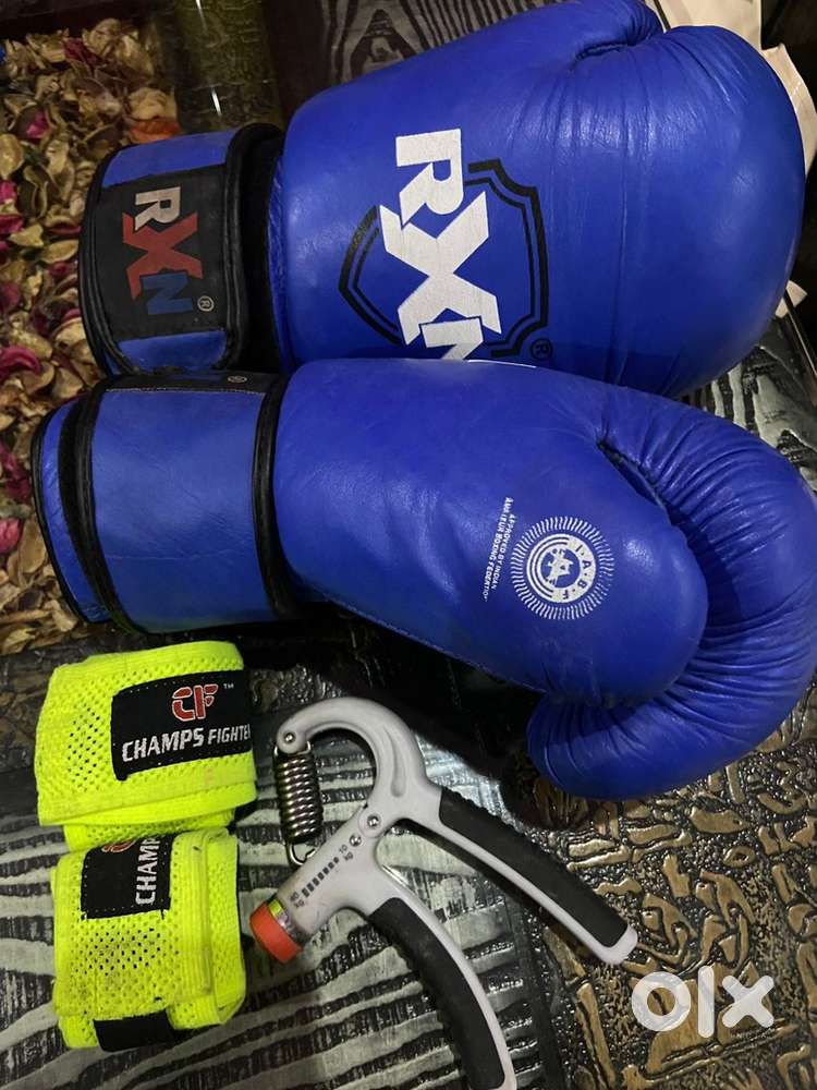 UFC BOXING MMA GLOVES + hand wrap + gripper
