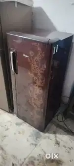 Red colour single door fridge 220 litter capacity good cooling