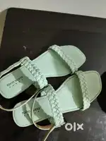 Flat sandal