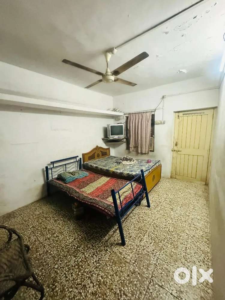 Gotri main road 1 room kitchen on rent