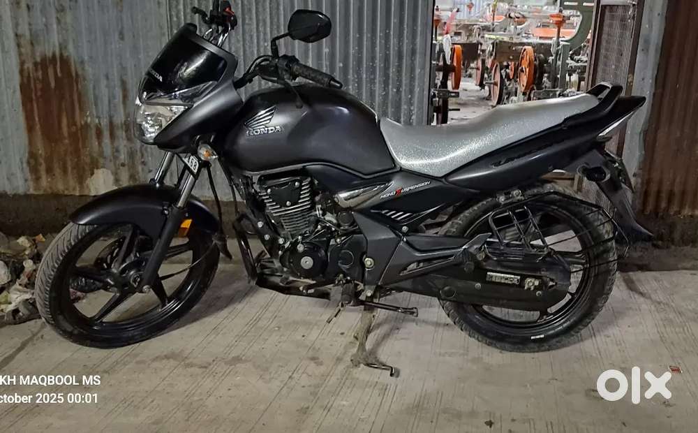 Call me For sell
Honda unicorn 2024
Kaddkk condition 
Grey color