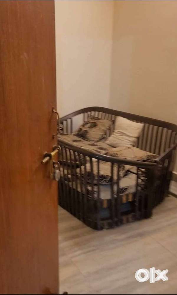 3bhk flat roommate required 1room occupied and 2 Room available