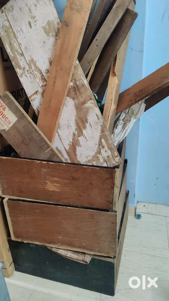 Wooden scrap, 4 big size box/drawer one drum and one teen container