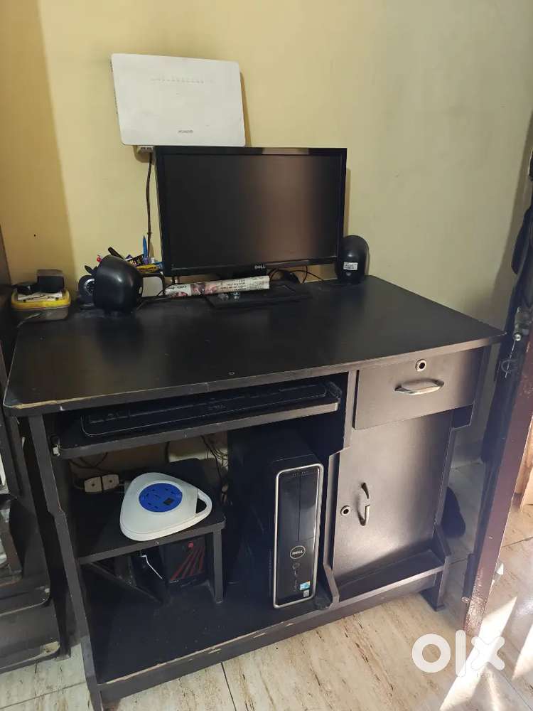 Dell Computer with Computer Table and Chair
