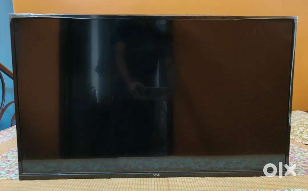 Vu Smart LED TV, 98 cm (38.5 inches)