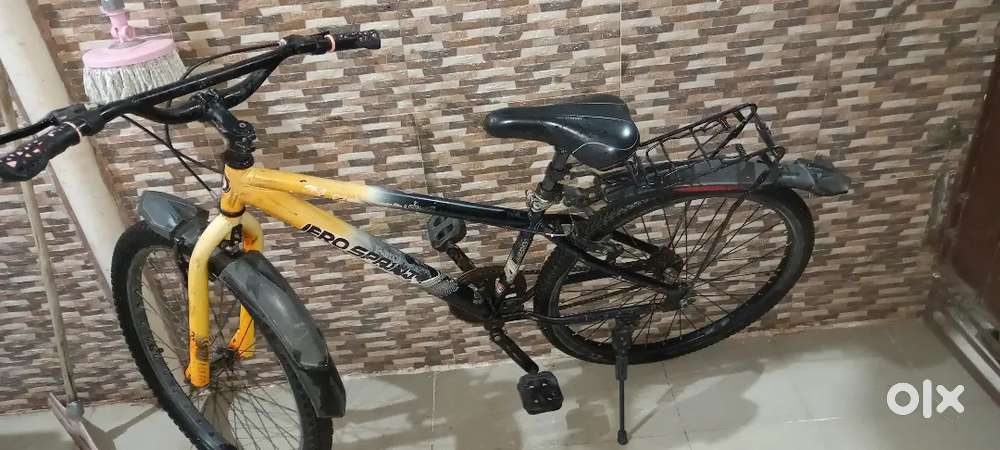 Hiro sprint  26 size starting condition with new tube tyre with caries