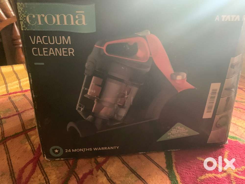 Vacuum cleaner, chrome