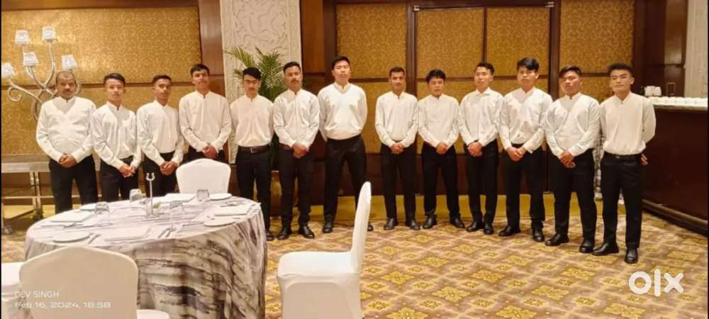 60 Waiter ki jarurat hai 5 star hotels mai