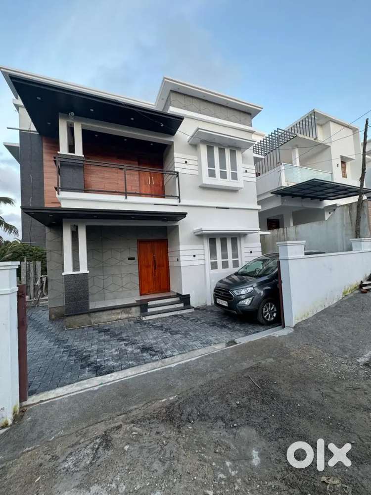 4.2 cent 1800 sqft 4 BHK CHANHAVILA