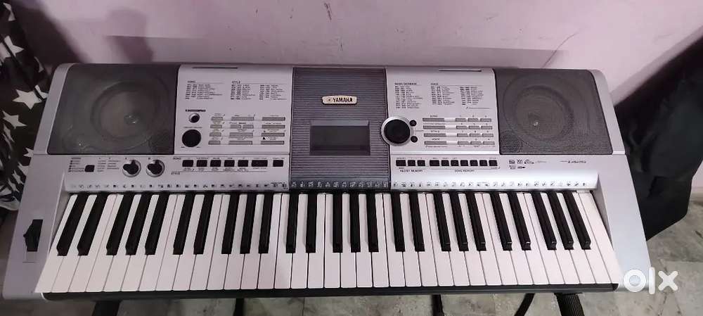 Yamaha psr I425