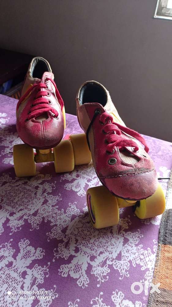 Roller skates size 4