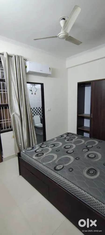3 bhk fullfurnished flat for bachelors boys and girls