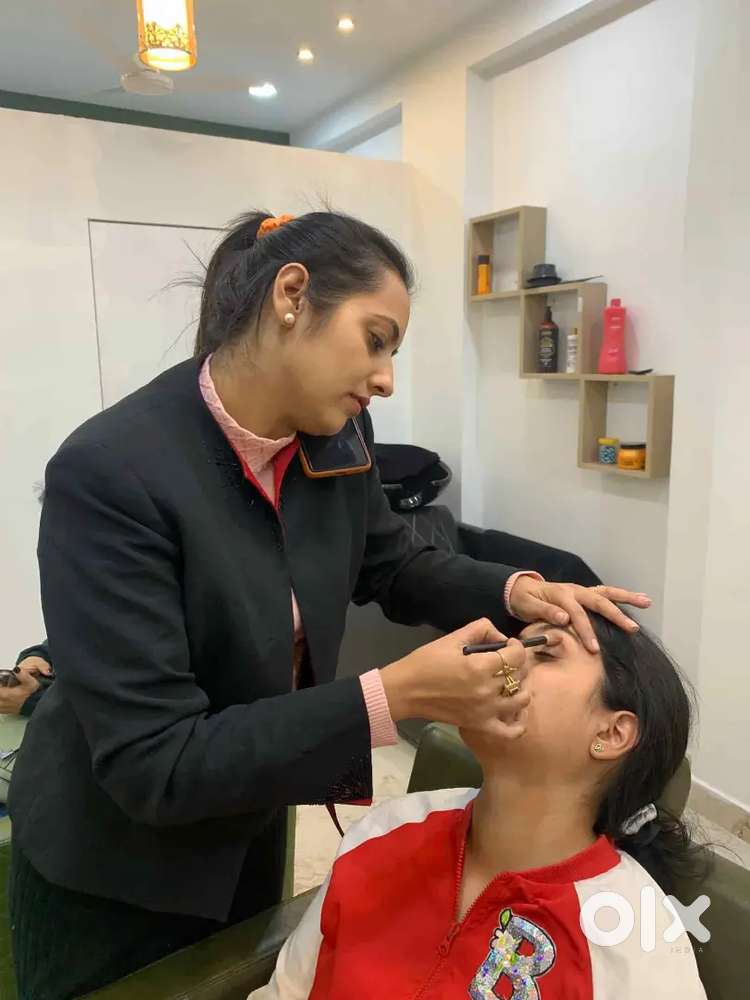 URGENT JOINING FOR !! MAKEUP ARTIST JOB !! IN LUCKNOW APPLY NOW !!