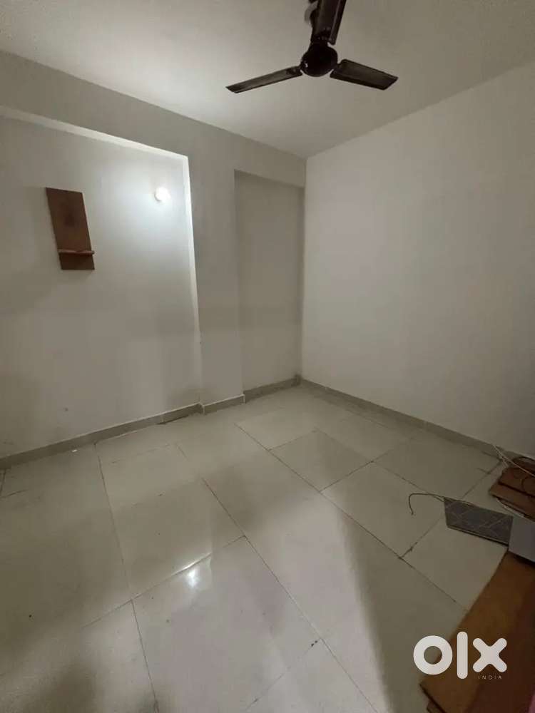 Independent flat near Tehri golchakkar gaur city