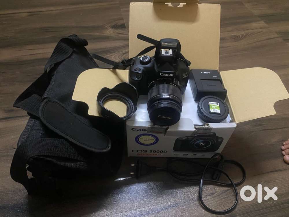 Canon 3000D camera Bina Use kia hua hai, box packed