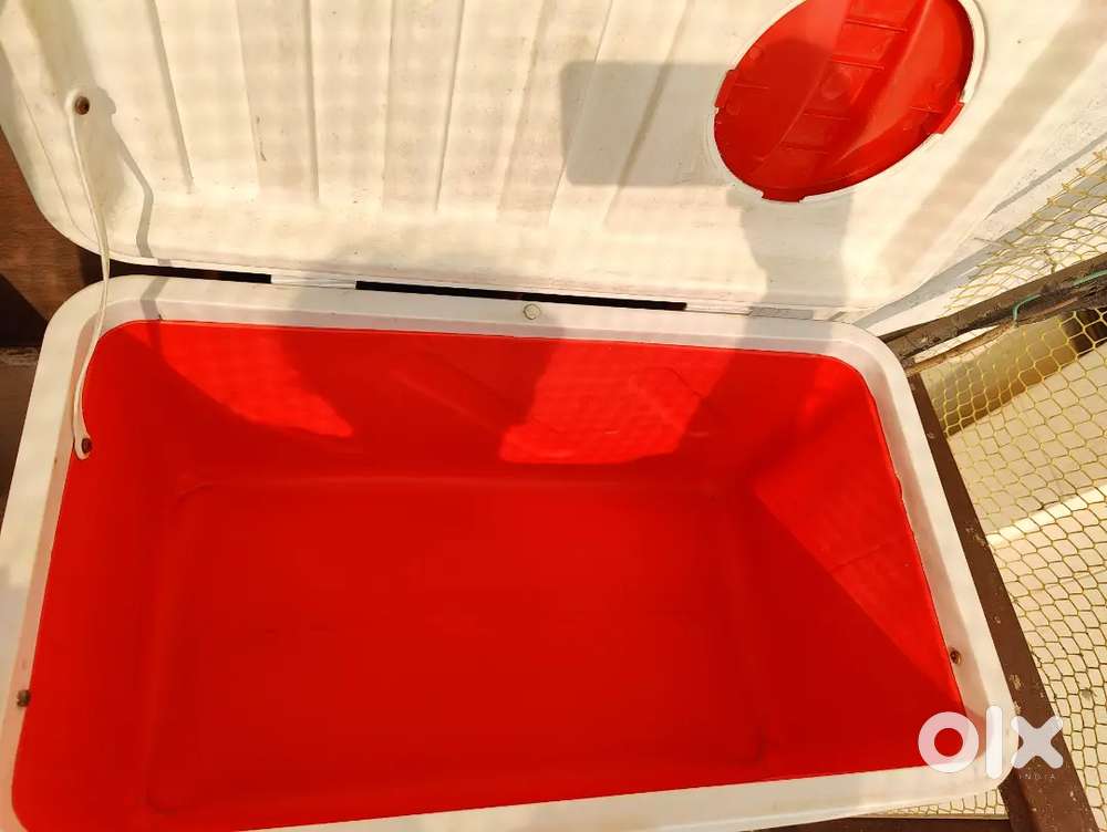 80 Ltr Red Plastic Ice Box