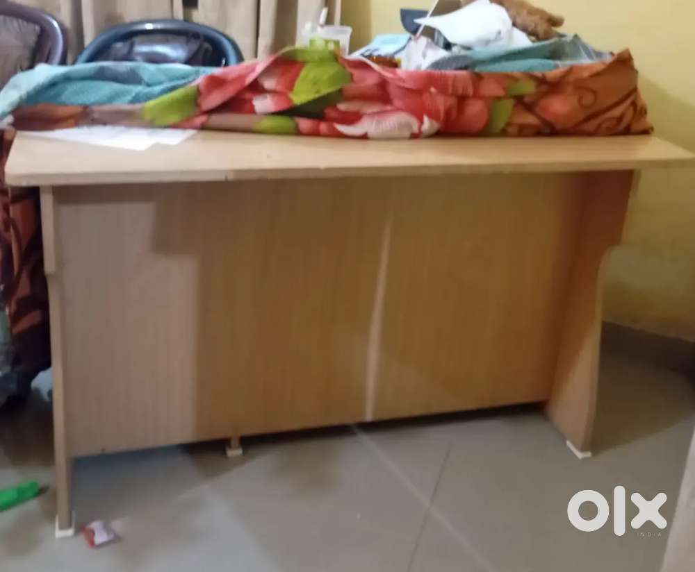 Office table