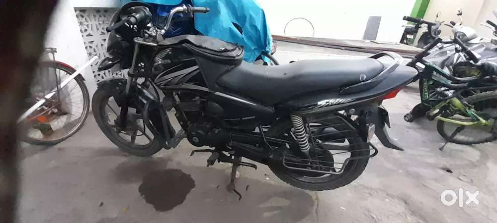 Honda shine black