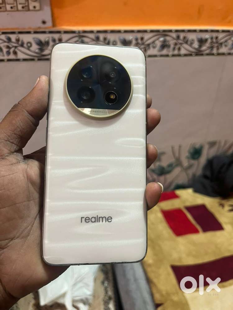 Realme 13 pro plus 256 gb bill box nahi. Kho ggya